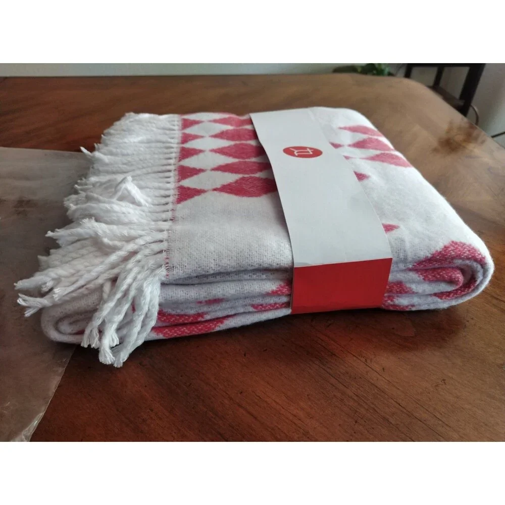 NEW Geometric Diamond Jacquard Reversible Throw Blanket 50